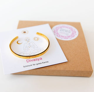 Armreif mit Gravur Mantra Affirmation Be here vergoldet