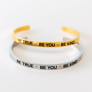 Armreif mit Gravur silber Mantra be kind