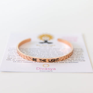 Armreif mit Gravur rosé gold mantra be the light
