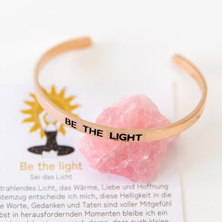 Armreif mit Gravur rosé gold mantra be the light