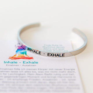 Armreif mit Gravur inhale exhale silber