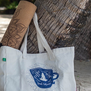 shopper aus Bio Baumwolle mit yoga Motiv Druck