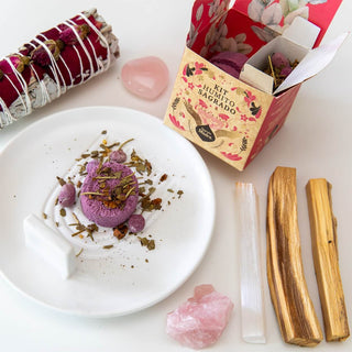 Geschenk achtsamkeit mit Palo Santo Räucherbündel weißer Salbei Rosenquarz