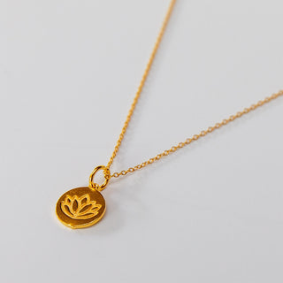 Gold Halskette mit Yoga Anhänger Lotusblüte