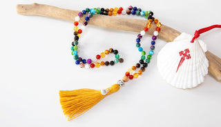 Mala Kette Meditationskette Buen Camino aus 108 Edelstein-Perlen versilbertem Anhänger