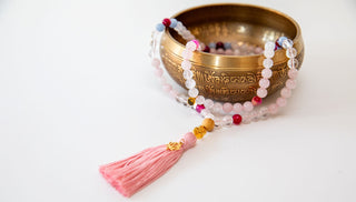 Mala Kette Meditationskette Rosenquarz, Mondstein Angelit vergoldete Perle