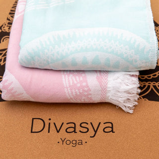 Meditationsdecke "Mandala Embrace" | 100% Baumwolle | 180 x 95cm | Pink Bliss