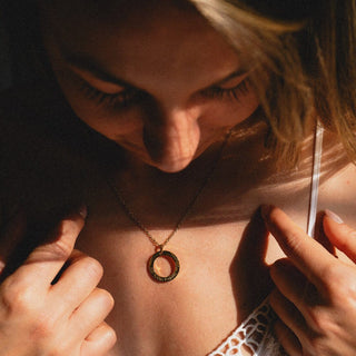 Mantra Halskette Gold Om Mani Padme Hum spiritueller Schmuck