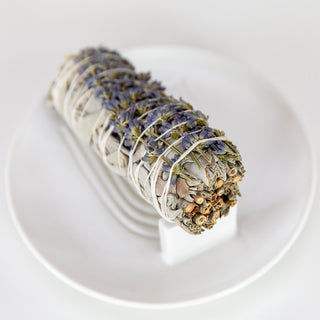 Räucherbündel weißer Salbei räuchern mit Lavendel