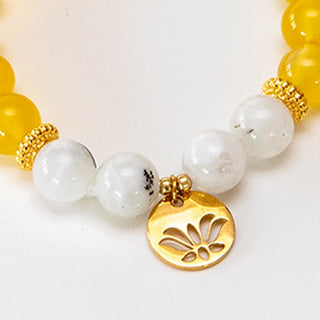 Yoga Armband aus gelbem Achat & indischen Mondstein mit vergoldetem Lotus-Anhänger