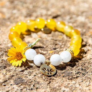 Yoga Armband aus gelbem Achat & indischen Mondstein mit vergoldetem Lotus-Anhänger