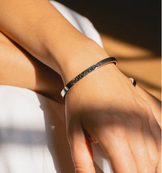 Armreif Inhale Exhale Gravur Mantra Schmuck yoga Schmuck