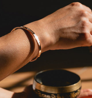 Armreif mit Gravur Cosmic Soul Mantra rosé gold