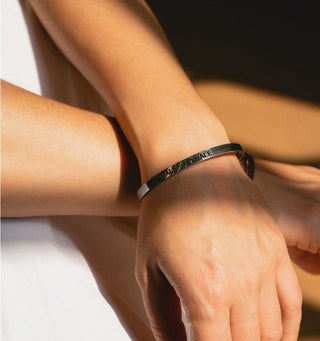 Armreif Inhale Exhale Gravur Mantra Schmuck yoga Schmuck