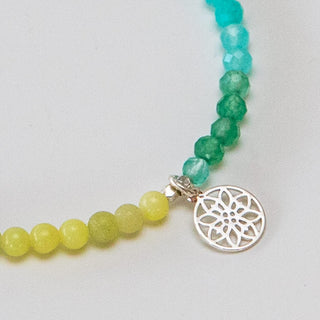 Chakra Armband mit versilbertem Anhänger Lebensblume