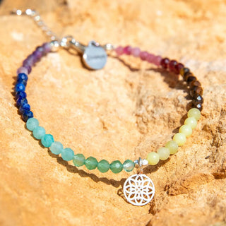 Chakra Armband mit versilbertem Anhänger Lebensblume