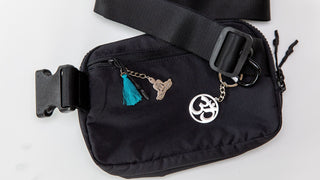 Divasya Yoga Hip Bag / Gürteltasche mit Yoga-Anhänger