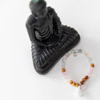 Yoga Armband aus Rosenquarz mit OM Anhänger aus Silber