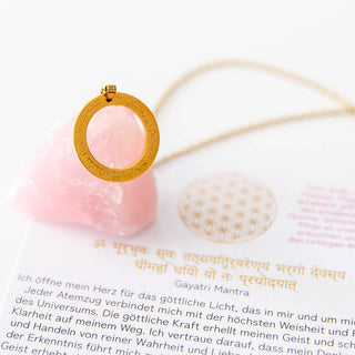 Mantra Kette vergoldet Gayatri Mantra Gravur