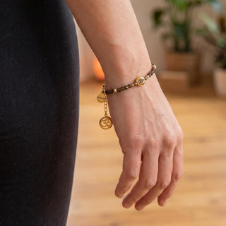 yoga armband om zeichen