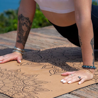 Yogamatten aus Kork und Naturkautschuk mit Mandala Muster