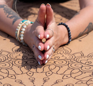 Yogamatten aus Kork und Naturkautschuk mit Mandala Muster