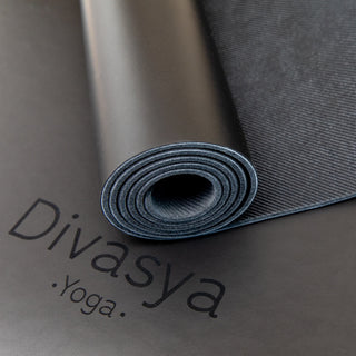 Non-slip yoga mat made of natural rubber with Japanese grip surface